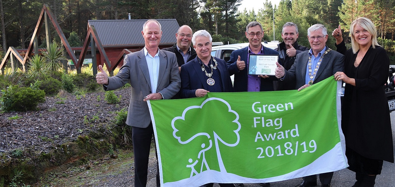 Elected Members and key stakeholders holding new Green Flag